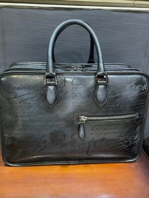 Deux Jours double-layer briefcase with carved love letters, Ber has launched Deux Jours and TroisNui